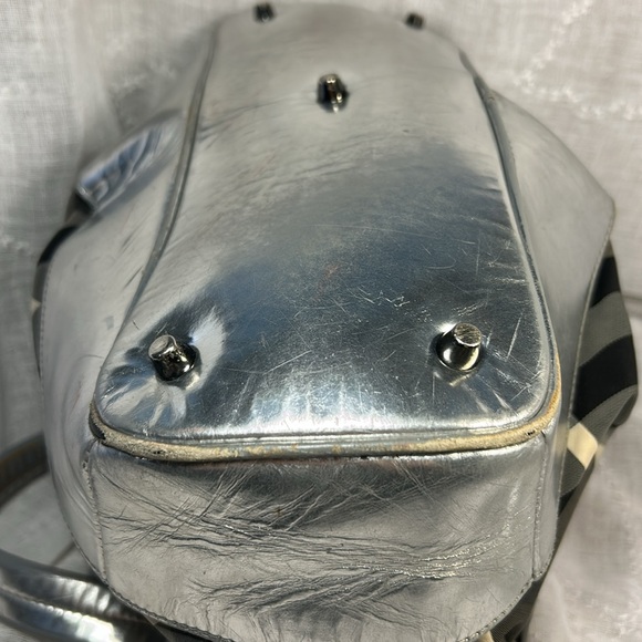 Burberry silver leather and checkered canvas shoulder handbag - Picture 5 of 16